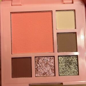 Brand New Get it Chica Makeup Palette